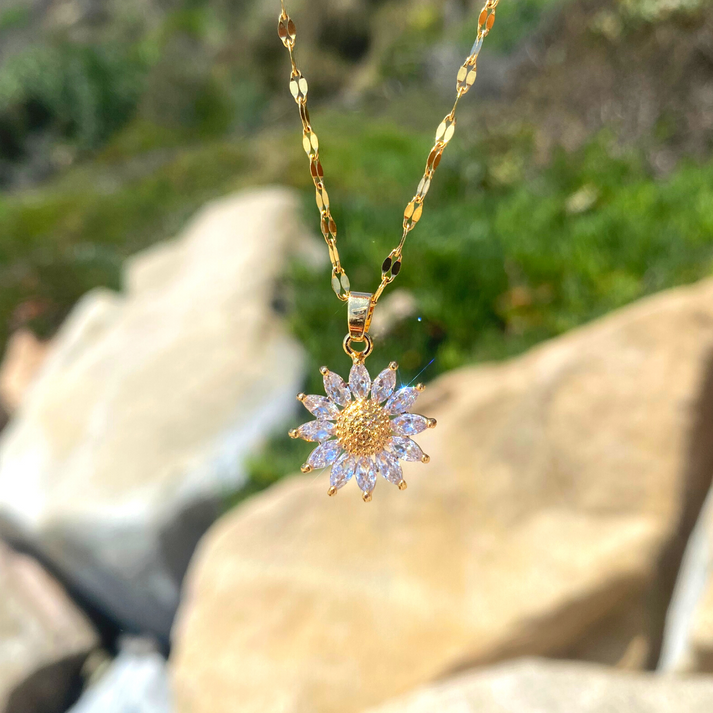 ✨ 18K Gold Sunflower Pendant