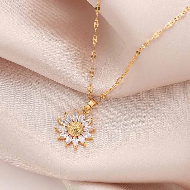 ✨ 18K Gold Sunflower Pendant
