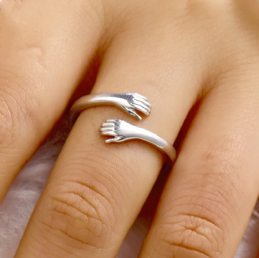 🤍 Hug Ring – One Hug, Always Close