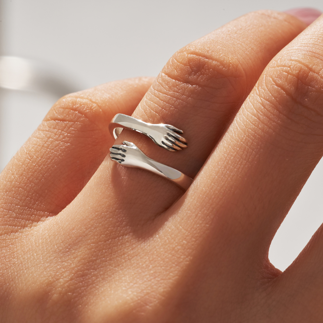 🤍 Hug Ring – One Hug, Always Close