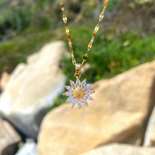 ✨ 18K Gold Sunflower Pendant