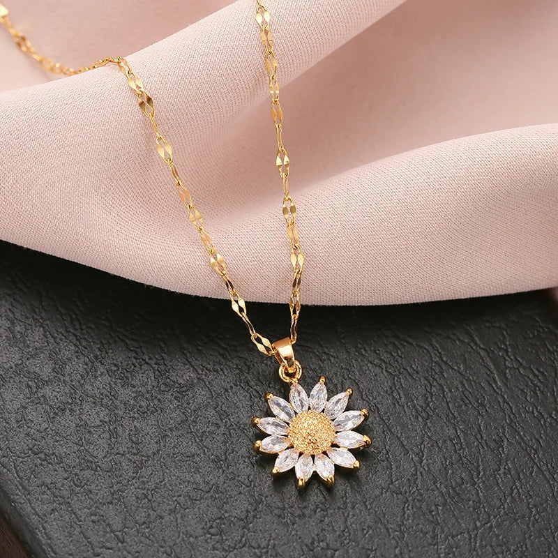 ✨ 18K Gold Sunflower Pendant