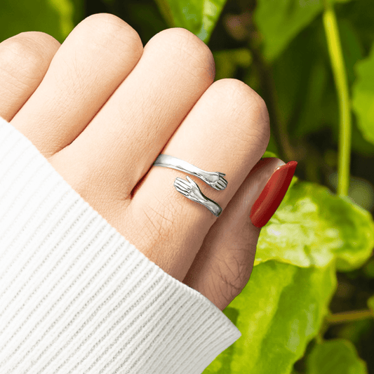 🤍 Hug Ring – One Hug, Always Close